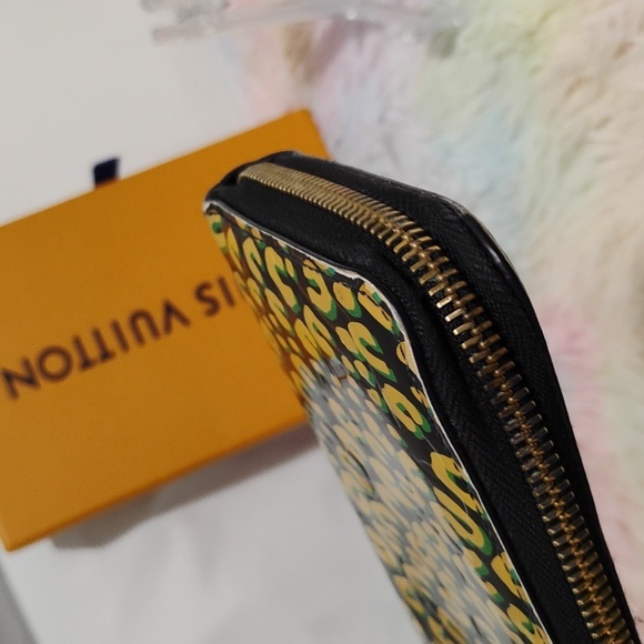 Authentic Louis Vuitton Vernis Leopard Zip Around Wallet CA0131 - Picture 7 of 16